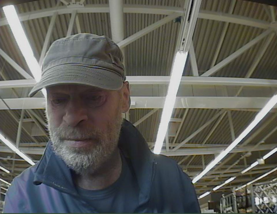 Kaj Lundström med ett grått skägg, en grå keps och en mörkblå jacka