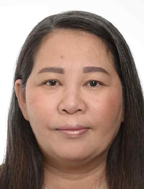 Nainen, jolla on ruskeat pitkät hiukset.