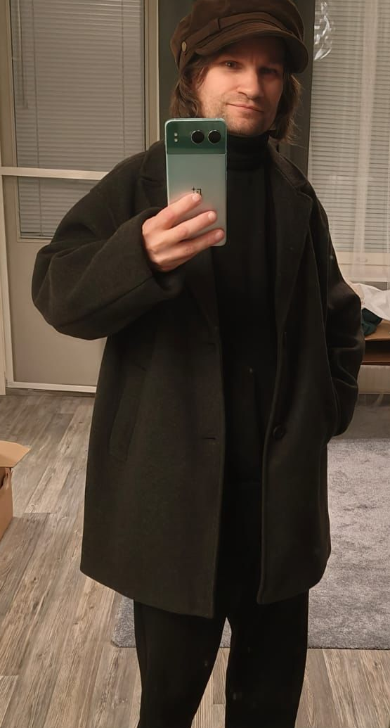 Kateissa oleva mies, siinä vaatetuksessa jossa hän todennäköisesti katoamishetkellä on ollut.