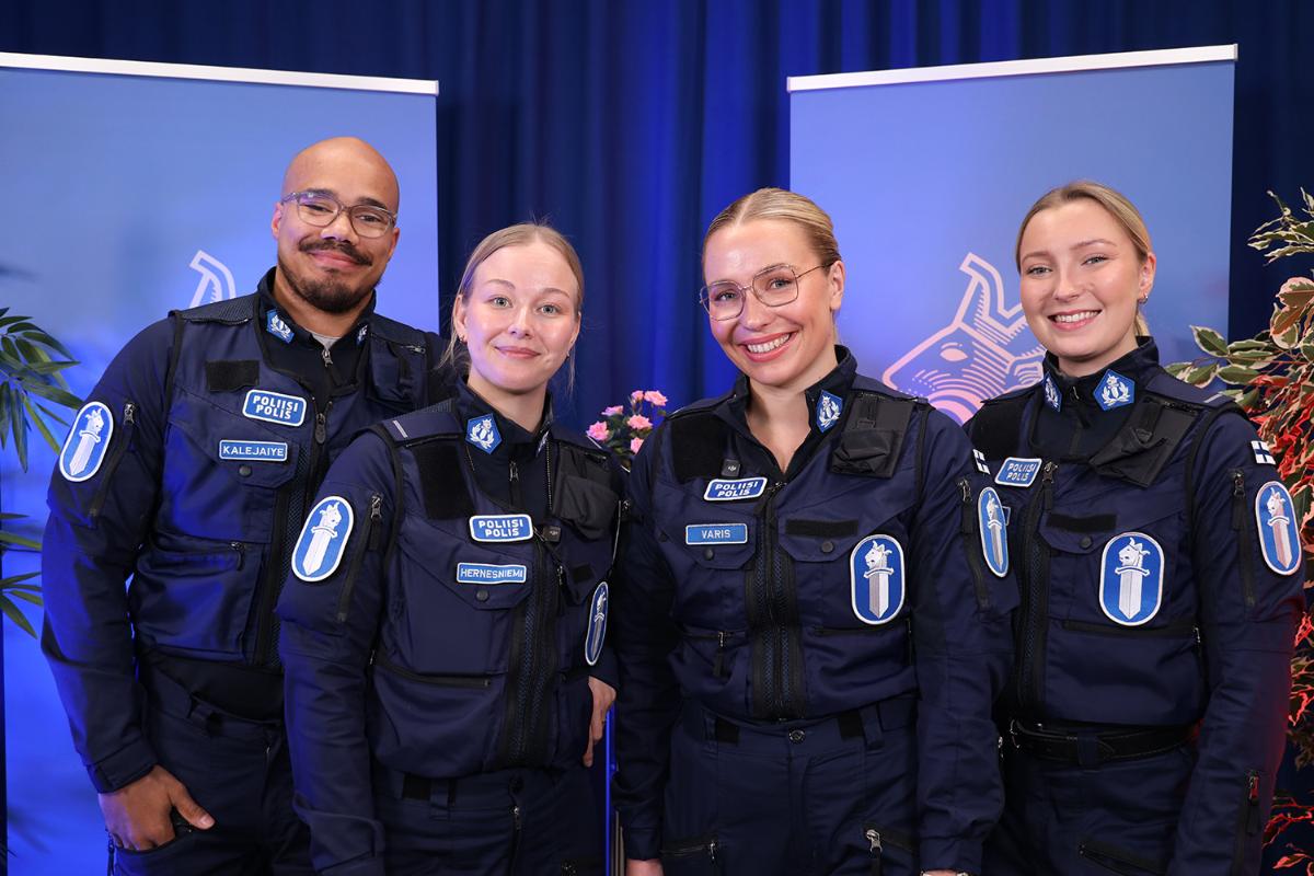 Vanhempi konstaapeli Daniel Kalejaiye, vanhempi konstaapeli Minttu Hernesniemi, vanhempi konstaapeli Ella Varis ja vanhempi konstaapeli Jonna Finell.
