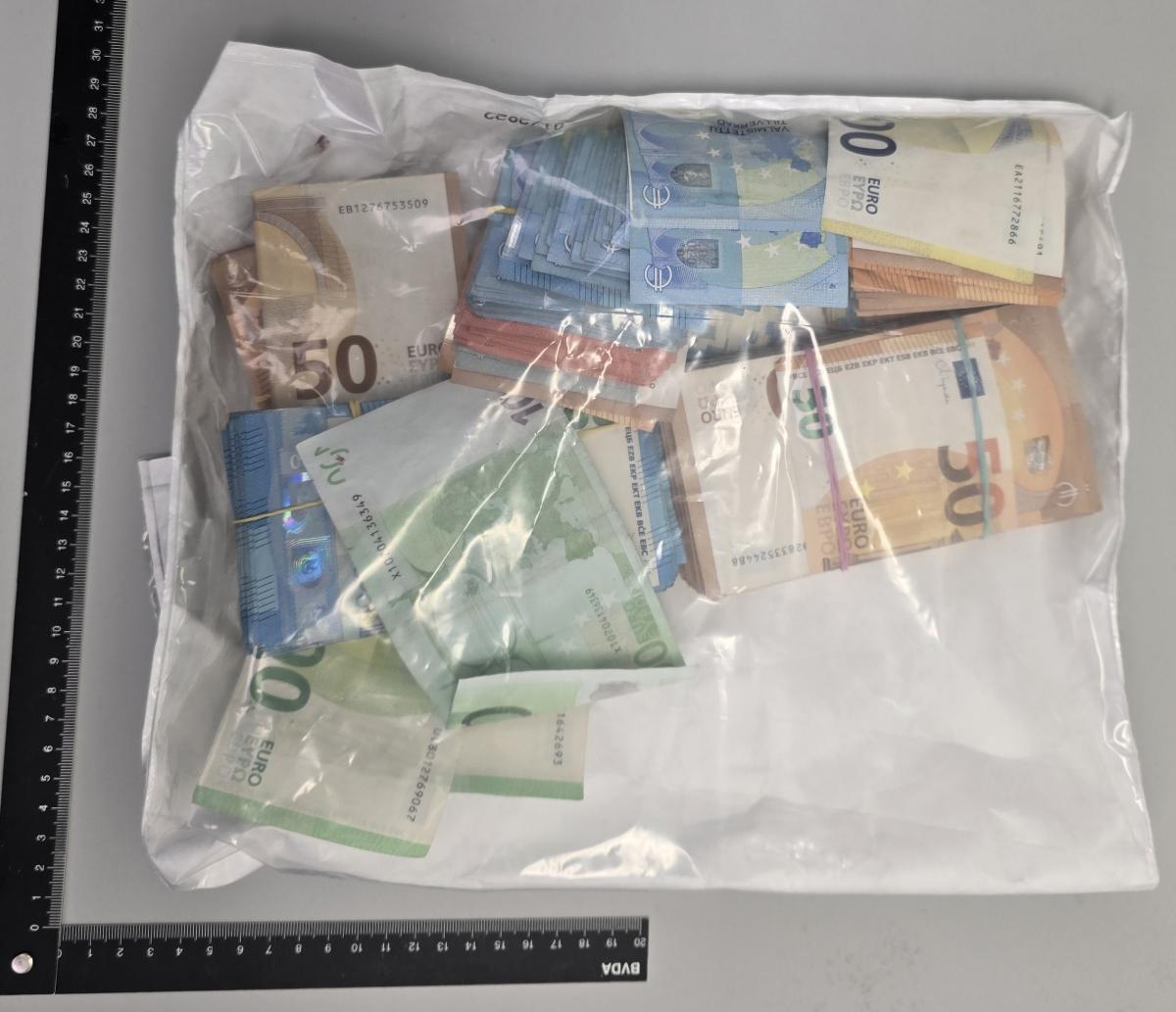 Setelikääröja paketoituna muovipakettiin.