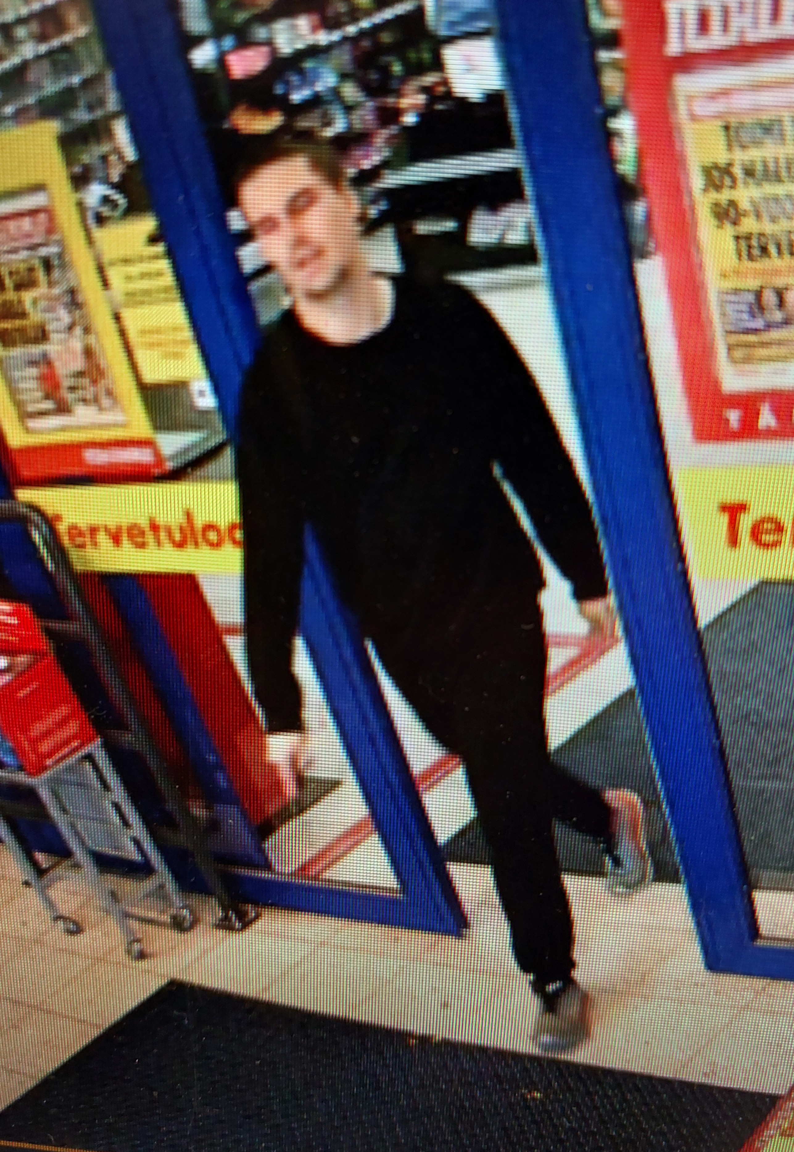 Kuva epäillystä tekijästä.