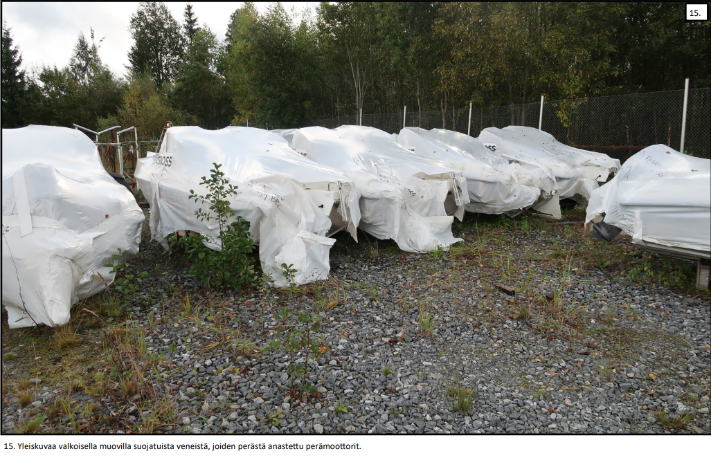 Veneitä, joista anastettiin perämoottoreita. 