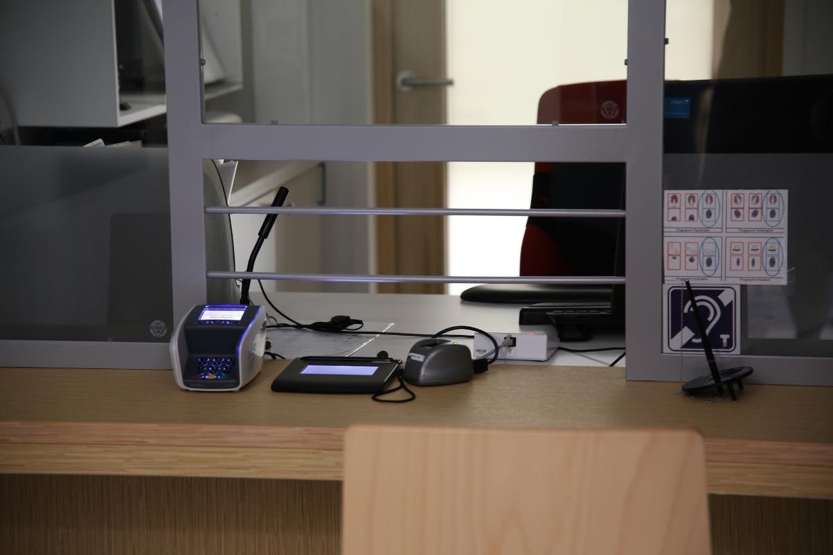 Lupapalveluiden asiakaspisteellä on maksupääte- ja allekirjoituslaitteet