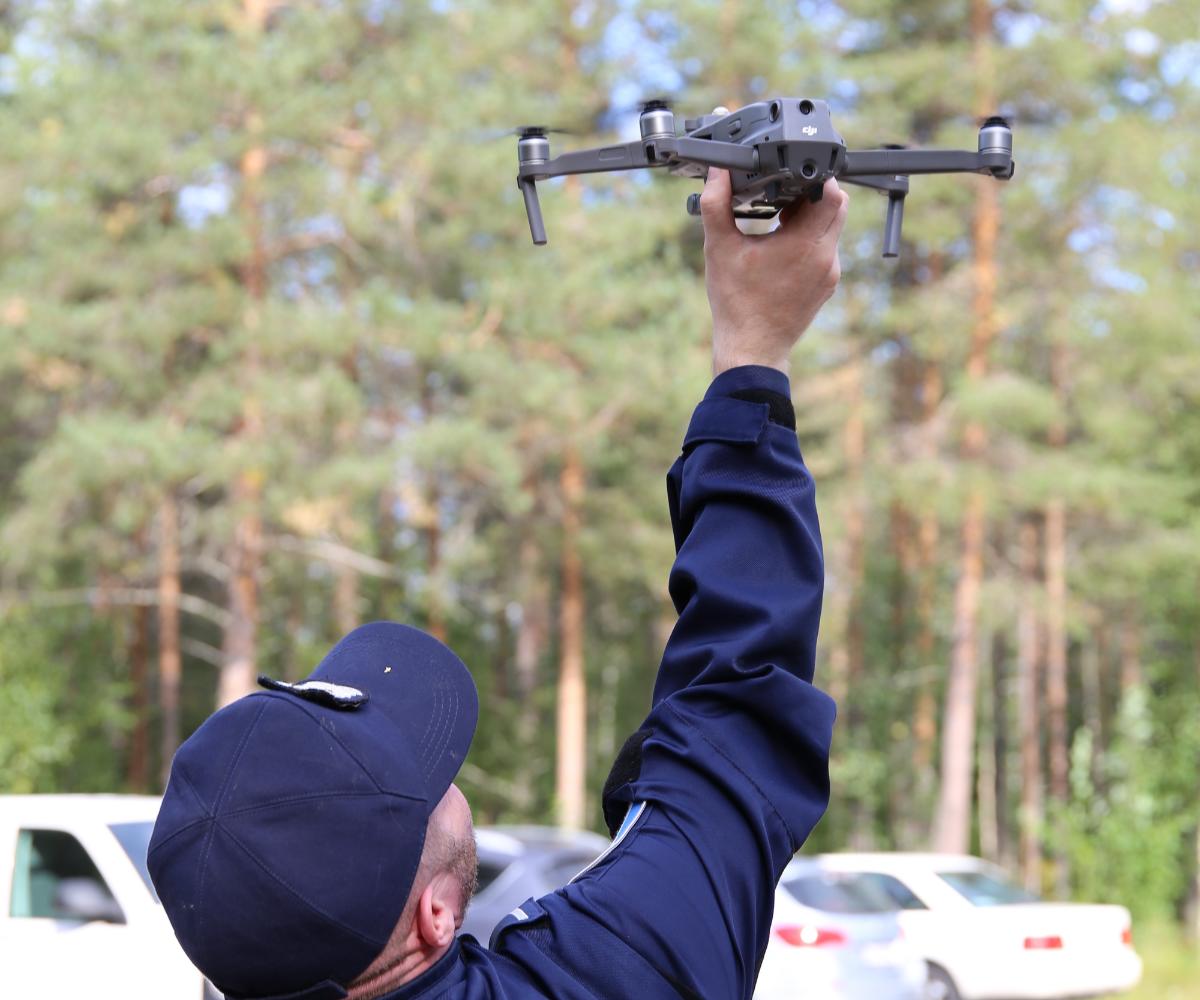Poliisi nostaa dronea ilmaan