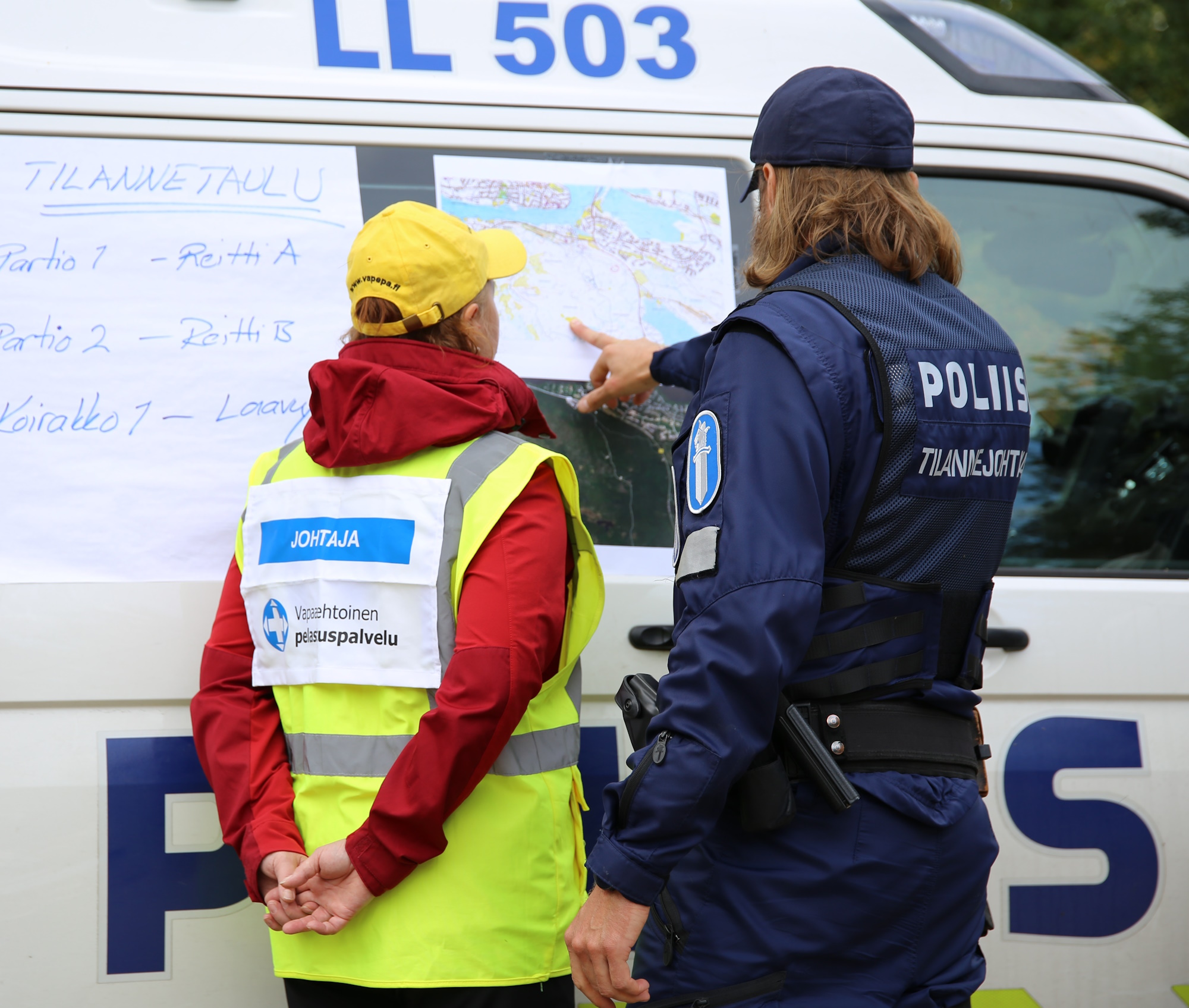 Vapaaehtoiset Harjoittelevat Etsintää Poliisin Johdolla Muoniossa - Poliisi