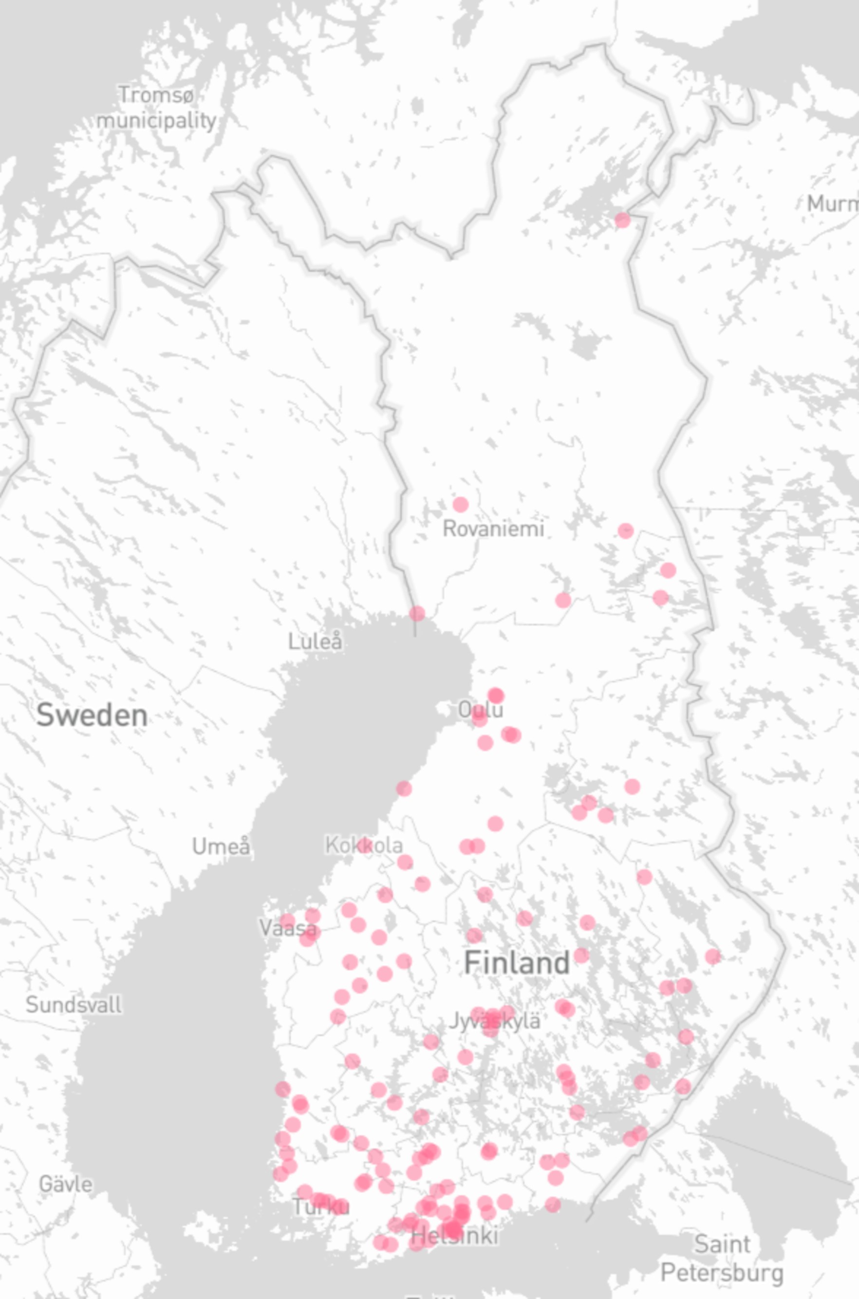 Suomen kartta, johon merkitty punaisilla pisteillä kuolemaan johtaneet tieliikenneonnettomuudet vuosina 2022 ja 2023.